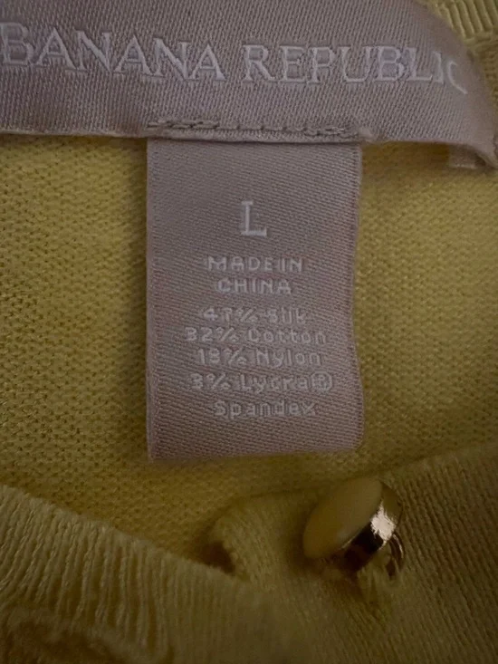 Banana Republic Vintage Yellow Button Cardigan Sweater - woman’s Large - Picture 7 of 7